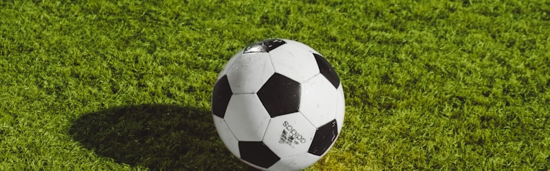 本泽马进球瞬间动图回顾 - 皇马前锋门前抢点破门